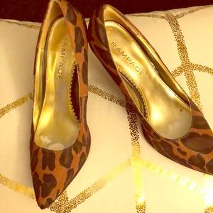 2” Size 9 animal print heel